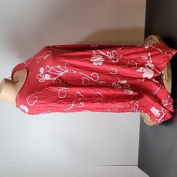 Chalet et ceci Mackenzie Top in Carmine Print ~ Crinkle Top - Picture 6 of 16